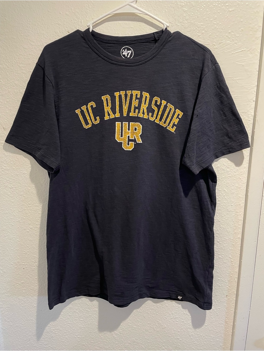 47 Brand UC Riverside Highlanders T-Shirt Navy Blue Gold Distressed Graphic M